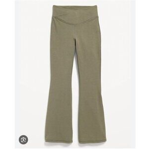 Kids Old Navy Powerchill Cross Over High Rise Flare Leggings - size Small (6-7)